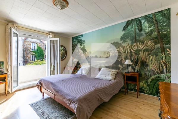 Maison avec Jardin et Parkings SECTEUR GARE €1 260 000 ** - Ref : 83360489