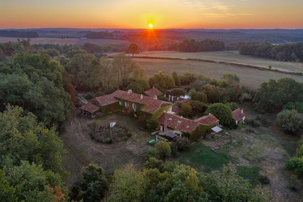 Vente Maison de luxe Vergt 13 Pièces 473 m²