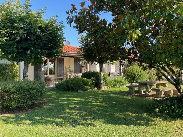 Monclar (47380) Charmante maison de plain pied en parfait état avec vue et jardin
