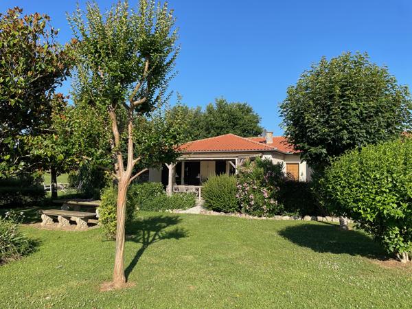 Monclar (47380) Charmante maison de plain pied en parfait état avec vue et jardin