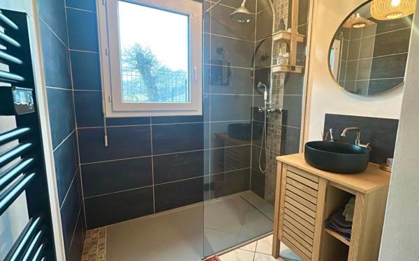 Jolie Maison avec dépendance et grand terrain