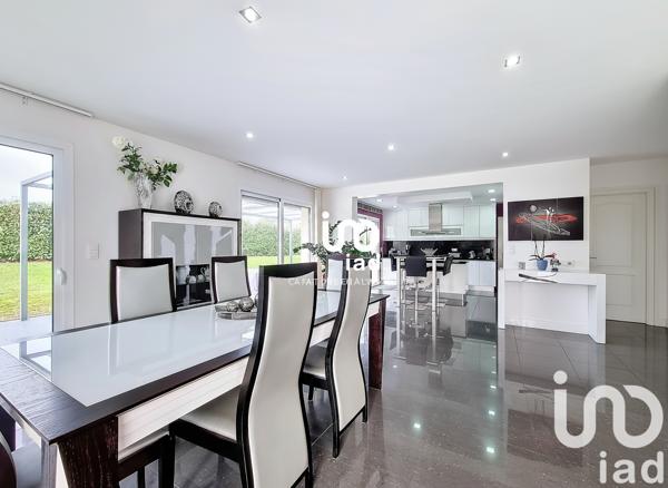 Maison à vendre 8 pièces 240 m² Fontenay-Mauvoisin