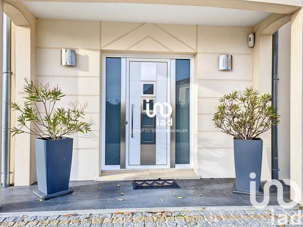 Maison à vendre 8 pièces 240 m² Fontenay-Mauvoisin