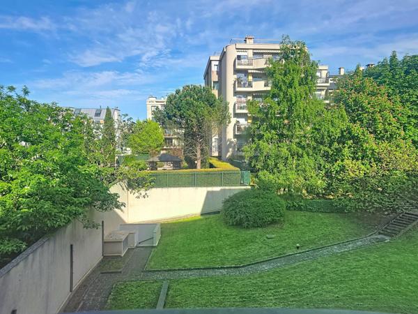 GRAND STUDIO AVEC BALCON