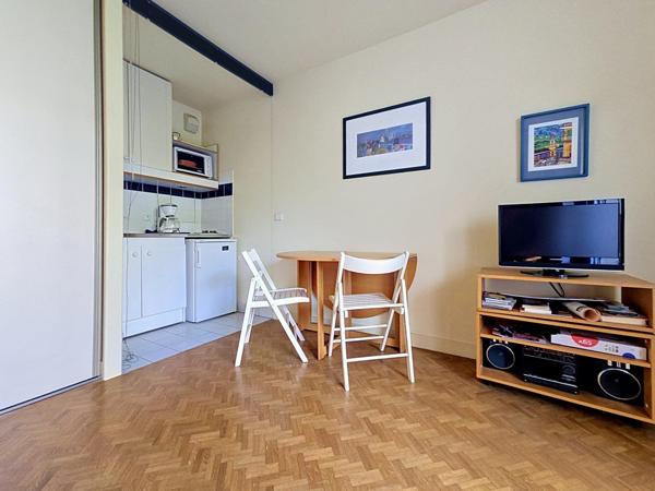 GRAND STUDIO AVEC BALCON