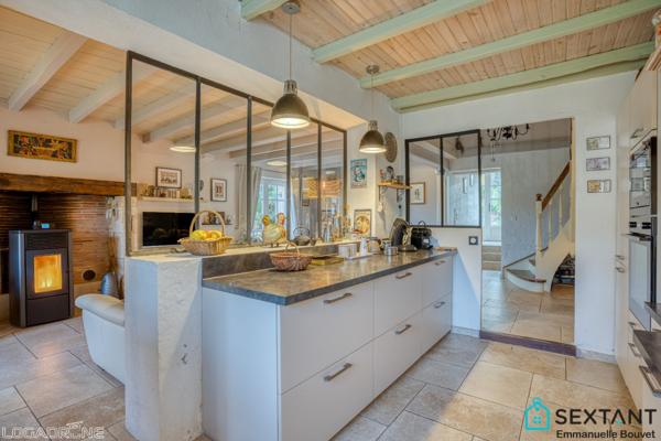Charmante maison en pierre, situation privilégiée, piscine, 3 à 4 chambres, bureau, piscine, dépendance, sur 3250 m2