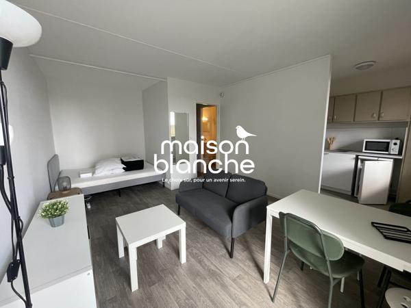 Grand Studio Meublé avec balcon