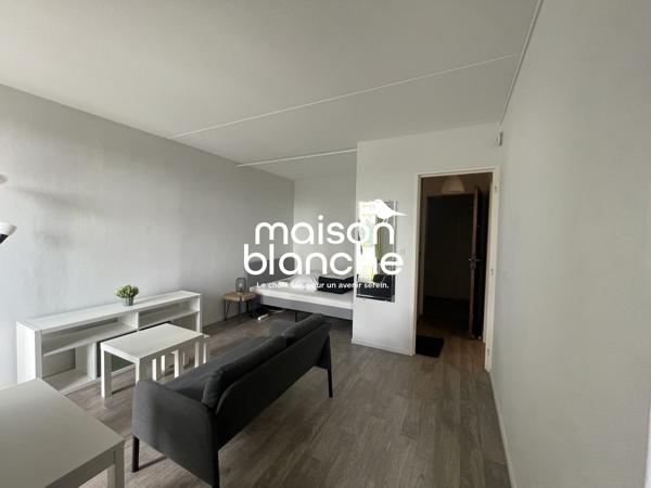 Grand Studio Meublé avec balcon