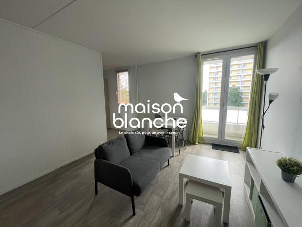 Grand Studio Meublé avec balcon