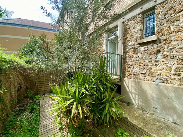 "Viroflay" Proche tous commerces ! appartement de 3 pièces de 45m² avec jardinet ! Loyer 1 375 €/mois charges comprises **  - Référence  27331