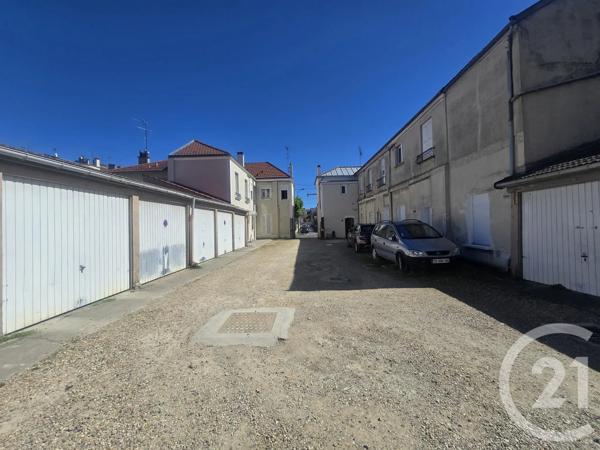 Parking à vendre  15 m 2   ST MAUR DES FOSSES  - 94