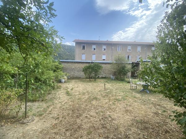 Appartement
         3 pièces
        - 76 m² Exclusivité 95 000 € *