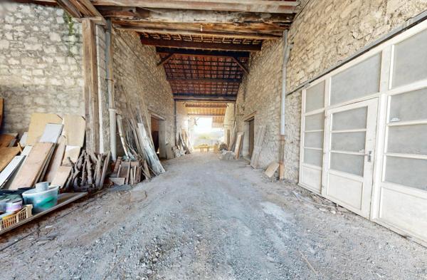 Maison à vendre    4 pièces •  Ruoms