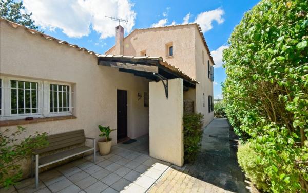 Maison à vendre    6 pièces •  Bouc-Bel-Air