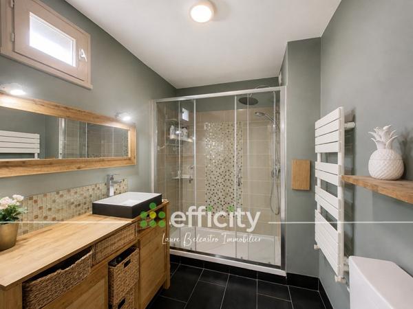 Appartement
         4 pièces
        - 115 m² 245 000 € *