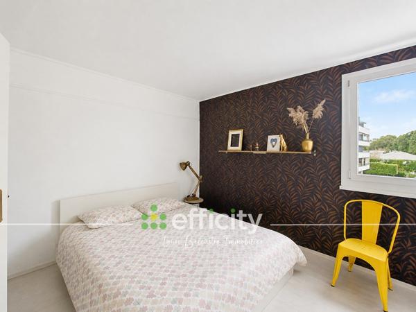 Appartement
         4 pièces
        - 115 m² 245 000 € *