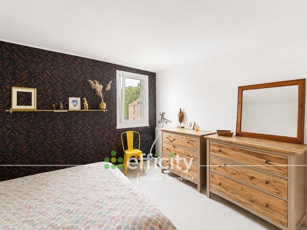 Appartement
         4 pièces
        - 115 m² 245 000 € *