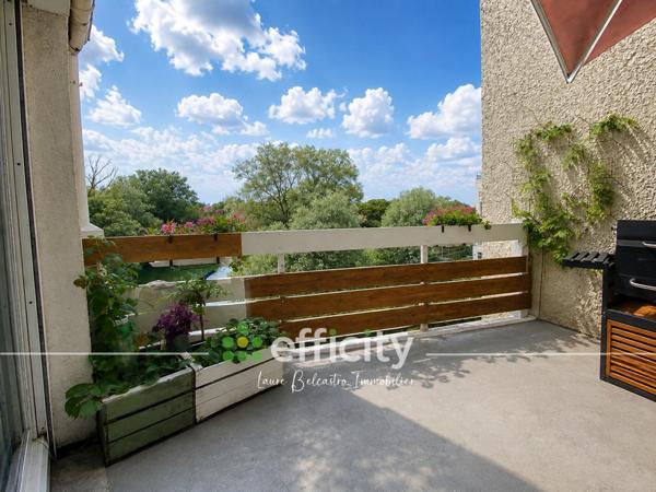 Appartement
         4 pièces
        - 115 m² 245 000 € *