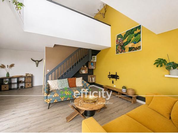 Appartement
         4 pièces
        - 115 m² 245 000 € *