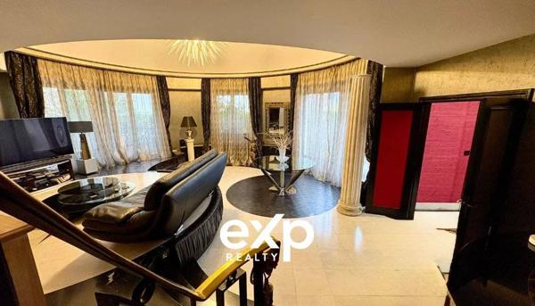 Propriété atypique de 403 m²