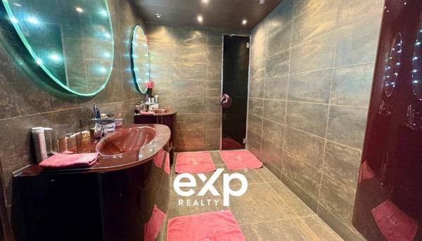 Propriété atypique de 403 m²