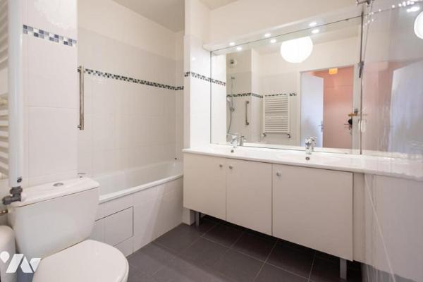 Appartement récent de type 3 pièces