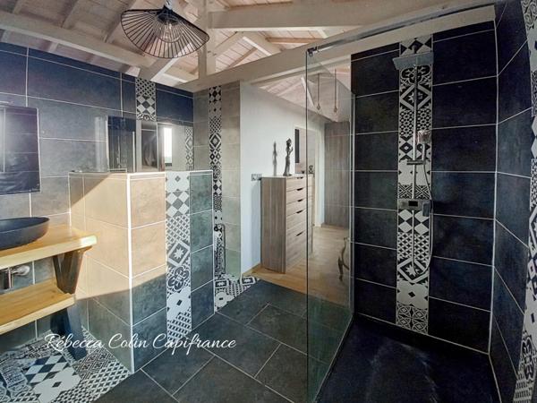 Villa contemporaine de 184 m² entièrement rénovée à BOULAZAC (24)