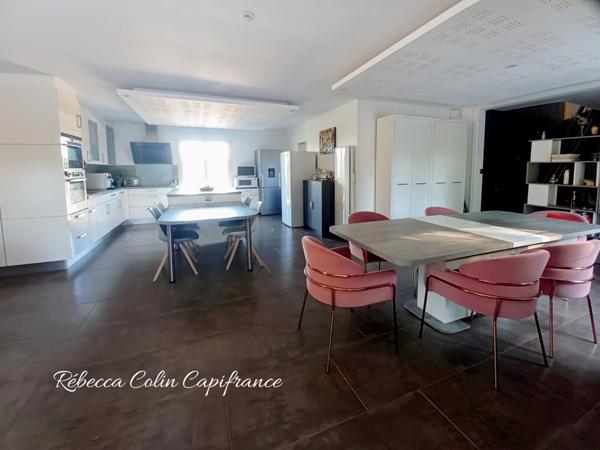 Villa contemporaine de 184 m² entièrement rénovée à BOULAZAC (24)