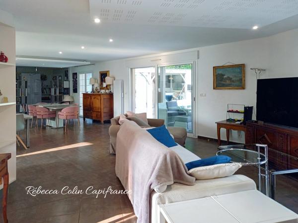 Villa contemporaine de 184 m² entièrement rénovée à BOULAZAC (24)