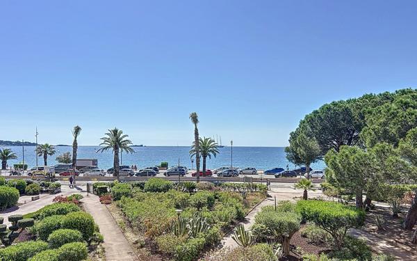 Appartement à vendre    2 pièces • 35,01 m2 Fréjus