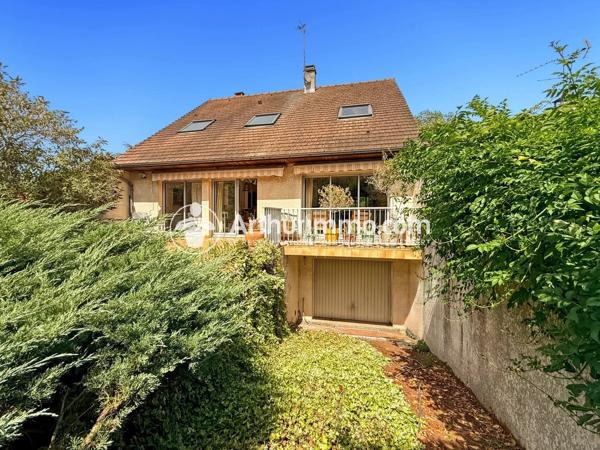 Vente                                                      Maison
                        
                     8 pièces                      172 m2                     à Ris-Orangis