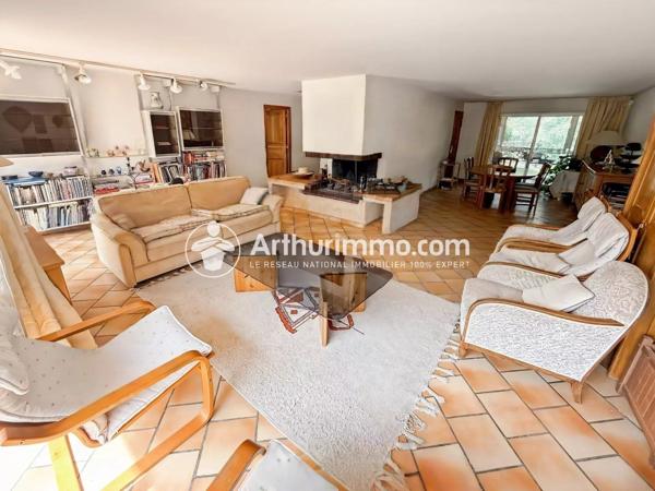 Vente                                                      Maison
                        
                     8 pièces                      172 m2                     à Ris-Orangis