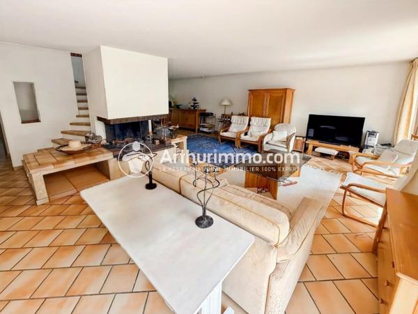 Vente                                                      Maison
                        
                     8 pièces                      172 m2                     à Ris-Orangis