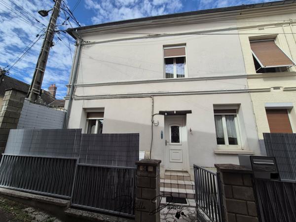 Maison de ville avec garage et atelier