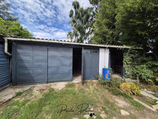 Maison de ville avec garage et atelier