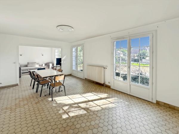 SOUPPES SUR LOING centre ville - Maison P5 de 122 m² - Terrain de 988 m²