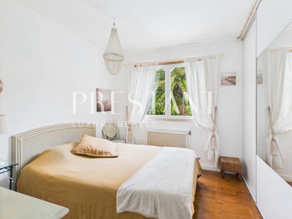 Maison avec piscine à Anglet Saint-Jean – Terrain plein sud 1100 m², dépendance, fort potentiel d’agrandissement, ANGLET
