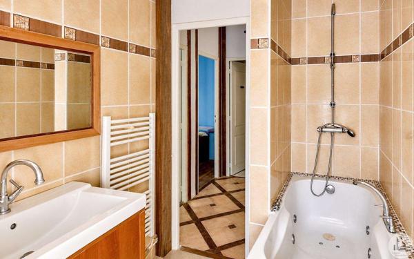 Ensemble immobilier en pierre avec piscine!!!!