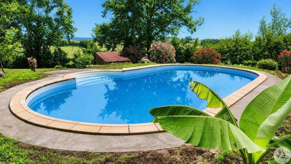 Ensemble immobilier en pierre avec piscine!!!!