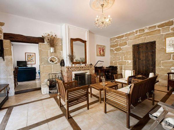 Ensemble immobilier en pierre avec piscine!!!!