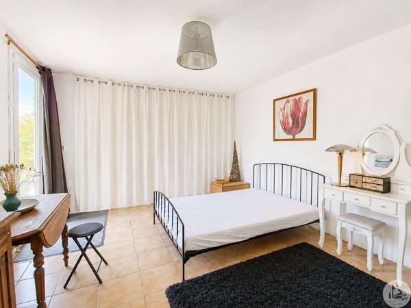 Ensemble immobilier en pierre avec piscine!!!!