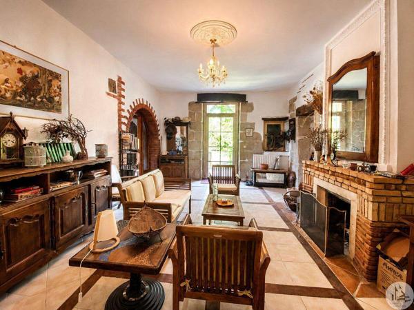 Ensemble immobilier en pierre avec piscine!!!!