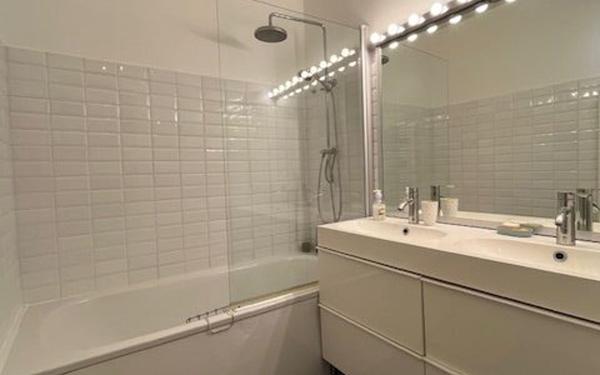 Appartement à louer    2 pièces • 66,69 m2 Paris 10