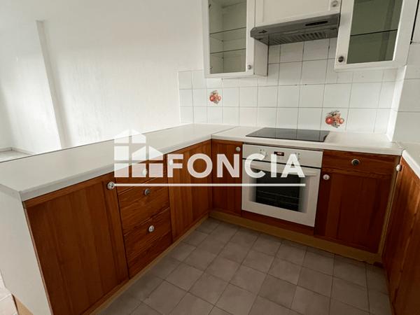 Location Appartement 2 pièces 47.65 m² - 2 RUE EMILE BOURON Luynes 13080