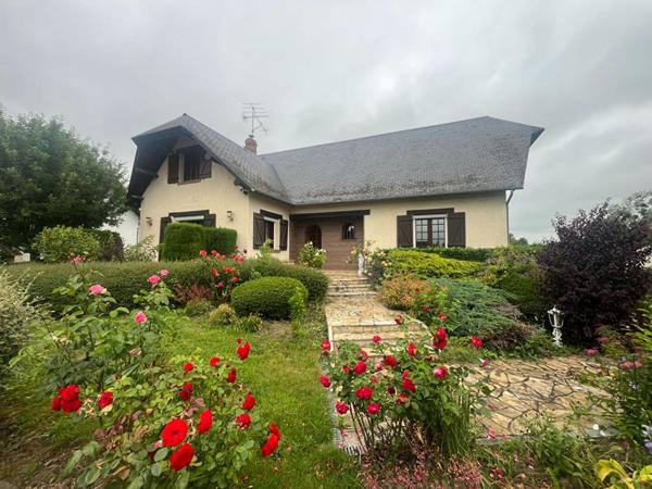 MAISON SUR SOUS SOL 6 CHAMBRES  200 M2