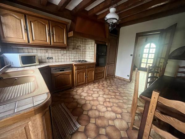 MAISON SUR SOUS SOL 6 CHAMBRES  200 M2
