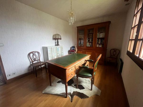 MAISON SUR SOUS SOL 6 CHAMBRES  200 M2