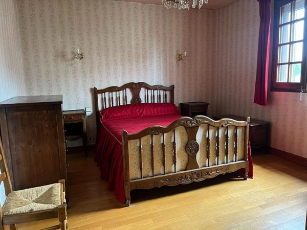 MAISON SUR SOUS SOL 6 CHAMBRES  200 M2