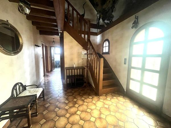 MAISON SUR SOUS SOL 6 CHAMBRES  200 M2