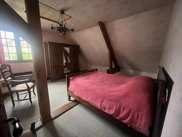 MAISON SUR SOUS SOL 6 CHAMBRES  200 M2